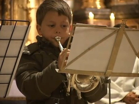Nghệ sĩ thổi trumpet 5 tuổi